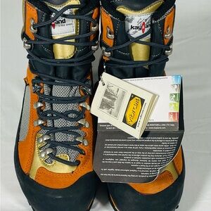 Kayland hiking boots Stylish Orange and Black Lace-Up Boots trekking